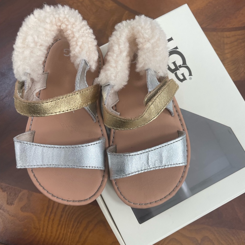Ugg toddler girls size 6 7 sandals